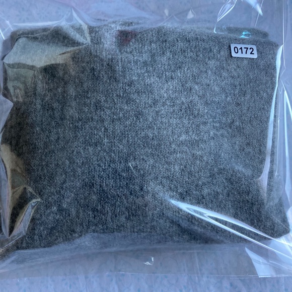 Nicole Miller 100% cashmere sweater - Picture 6 of 6